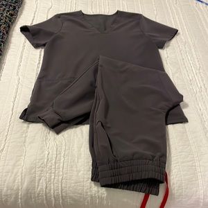 Figs charcoal high waisted Zamora joggers and casma top